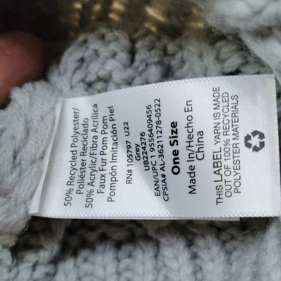 🤗 Kids Double Pom Beanie - Picture 6 of 6